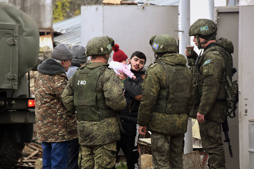 Российские миротворцы дежурят на 23 наблюдательных постах вдоль линии соприкосновения и Лачинского коридора