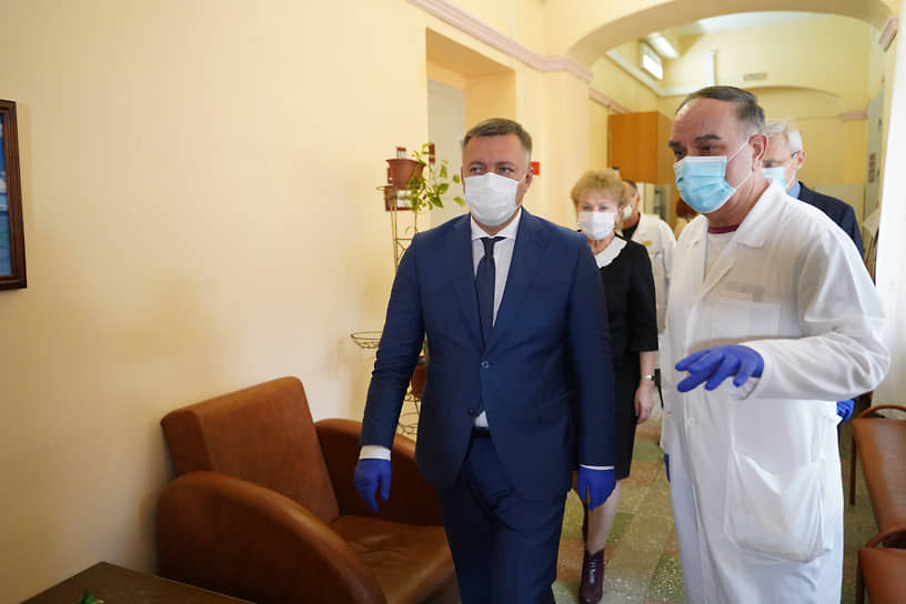 27 октября глава Иркутской области Игорь Кобзев был госпитализирован из-за коронавируса. 6 ноября губернатор был выписан из больницы