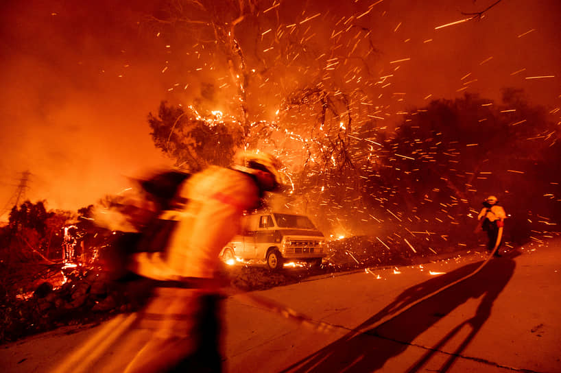 Силверадо, штат Калифорния, США. Пожарные за работой 