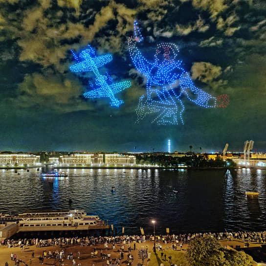 Шоу квадрокоптеров «Мирное небо: рекорд-шоу дронов» в Санкт-Петербурге 
