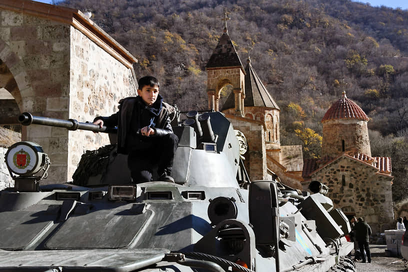 Наблюдательный пост российских миротворческих сил у монастырского комплекса Дадиванк в Нагорном Карабахе