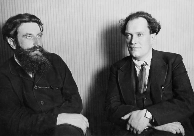 «Люди, которые на протяжении двух месяцев передавали телеграммы о челюскинцах, не знали, кто такой Шмидт» (на фото — О. Ю. Шмидт (слева) и В. В. Куйбышев)