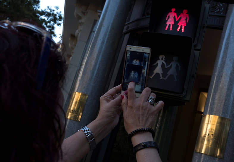 Мадрид, Испания. В 2017 году в столице страны был установлен светофор с изображением однополых пар