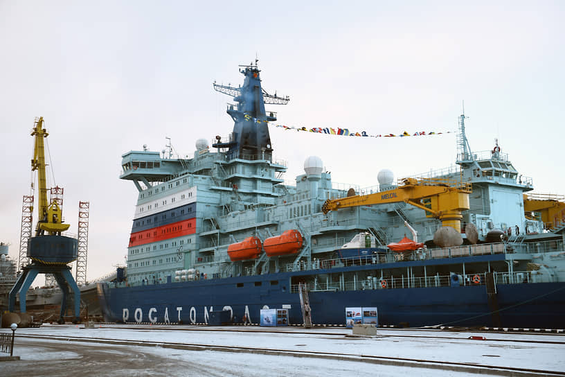 Головной универсальный атомный ледокол «Арктика» у причалов базы ФГУП «Атомфлот»