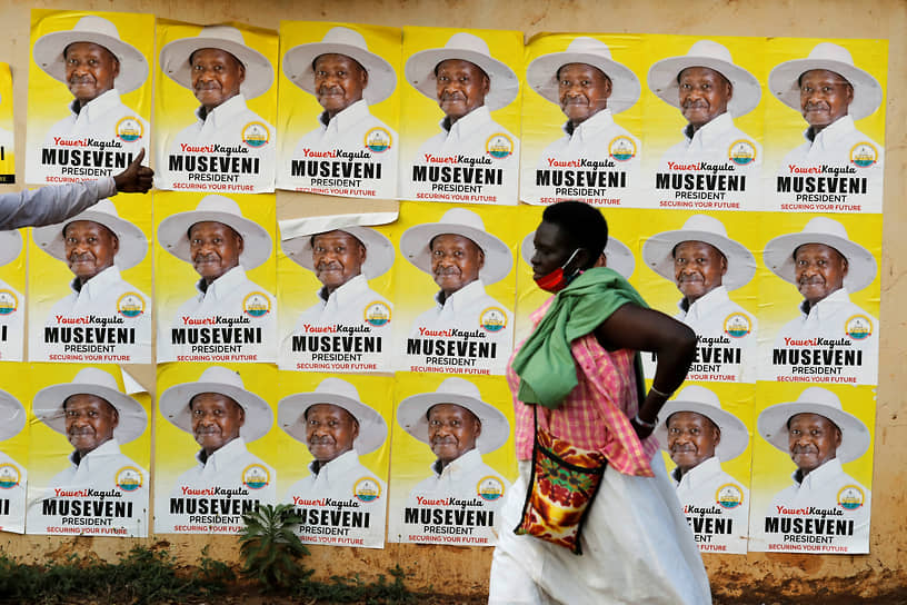 На постере — президент Уганды Йовери Мусевени