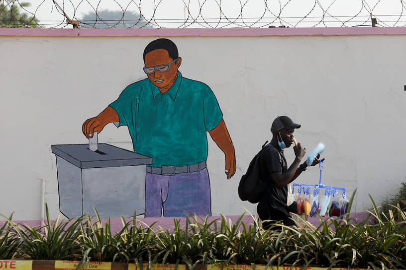 Граффити на стене избирательной комиссии в Кампале