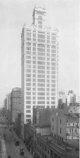 В небоскребе World's Tower Building Советское бюро снимало половину третьего и половину четвертого этажа за $500 в неделю. Сейчас в этом здании за $500 можно арендовать в лучшем случае 1 квадратный метр офисного пространства