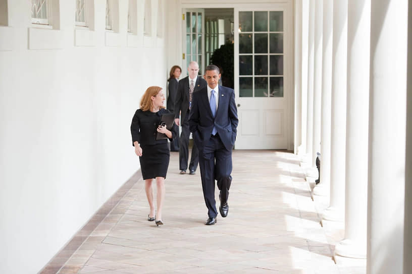 Президент США Барак Обама и помощник по связям с общественностью Дженнифер Псаки