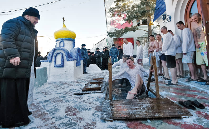 Новосибирск. Купания на Крещение в исправительной колонии №18