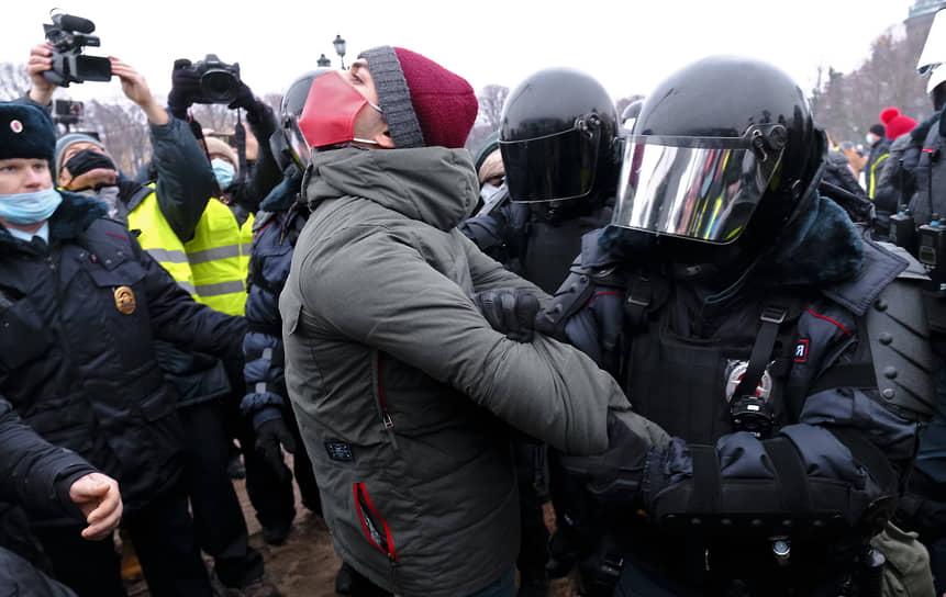 Задержание участника митинга в Санкт-Петербурге
