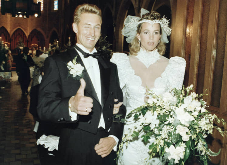 В 1988 году Гретцки женился на актрисе Джанет Джонс. Церемония бракосочетания демонстрировалась по телевизору. В браке родилось пять детей