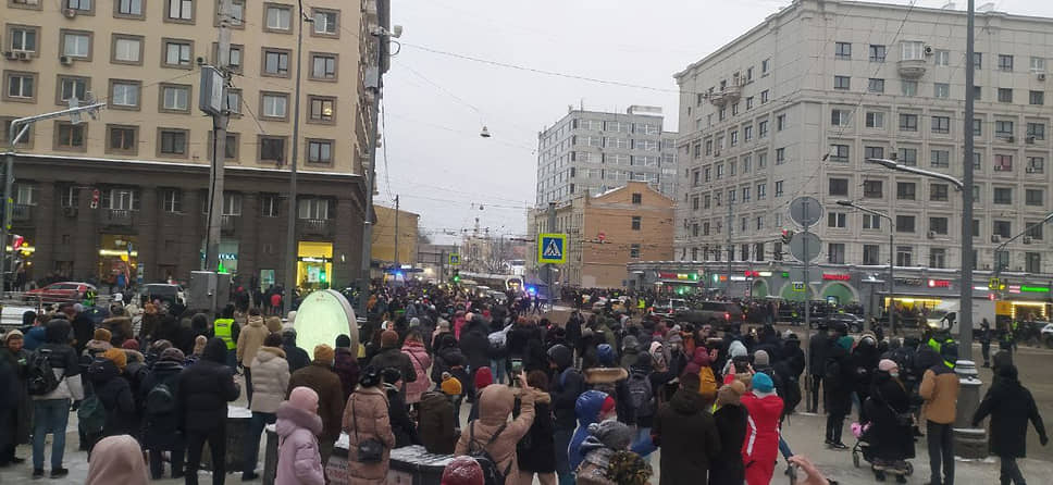 Участники акции на Красносельской улице в Москве
