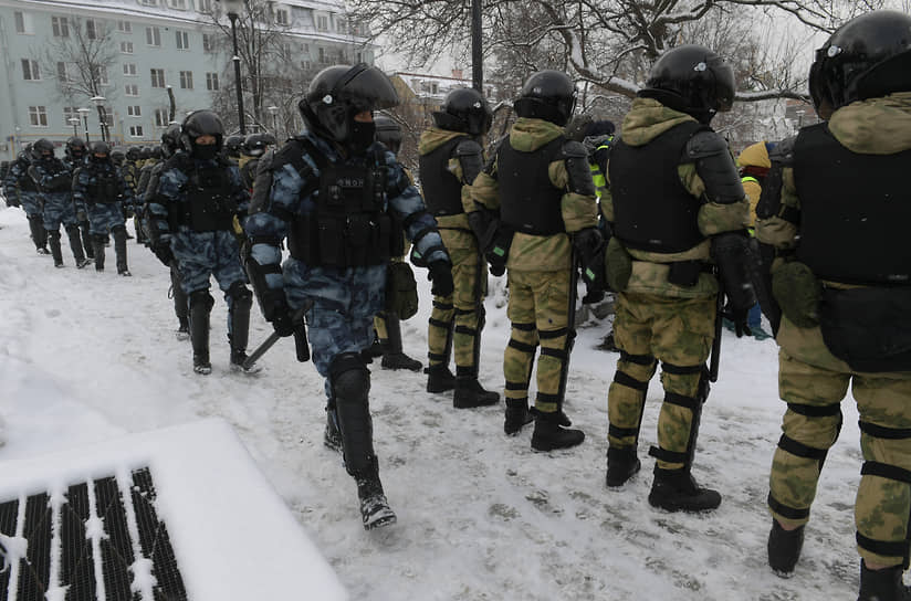 Силовики на Сухаревской площади в Москве