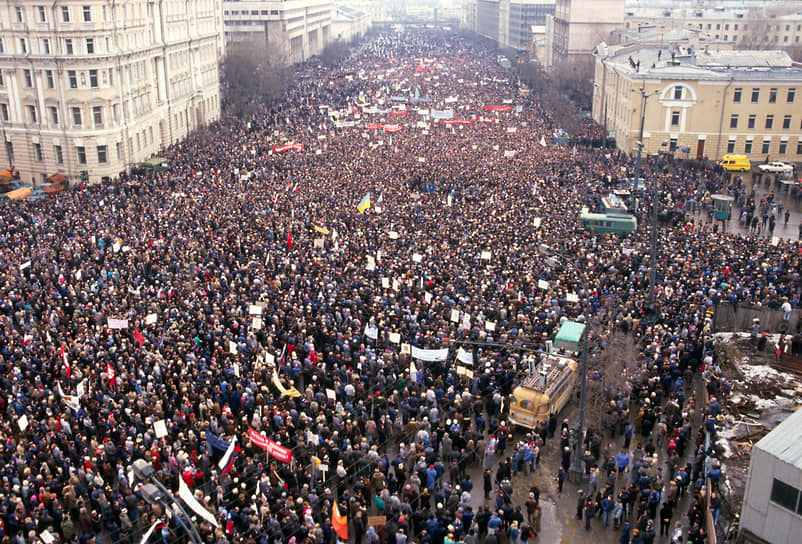 Митинг в поддержку независимости Литвы на Манежной площади. 1991
