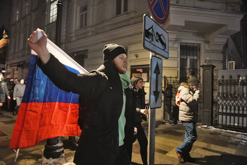 Участники акции в поддержку Алексея Навального