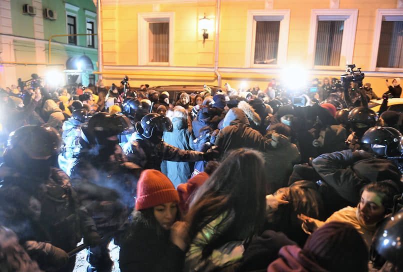 Акция в поддержку политика Алексея Навального. Сотрудники полиции во время столкновений с участниками акции