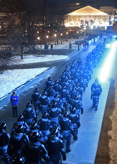 Москва. Сотрудники полиции на Манежной площади, где была запланирована несанкционированная акция в поддержку Алексея Навального