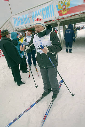2004 год. Руководитель блока «Родина» Сергей Глазьев во время лыжной гонки «Лыжня России»