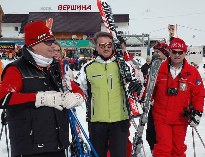 2007 год. Министр экономического развития и торговли России Герман Греф (в центре) после совещания по развитию горнолыжного туризма на Юге России