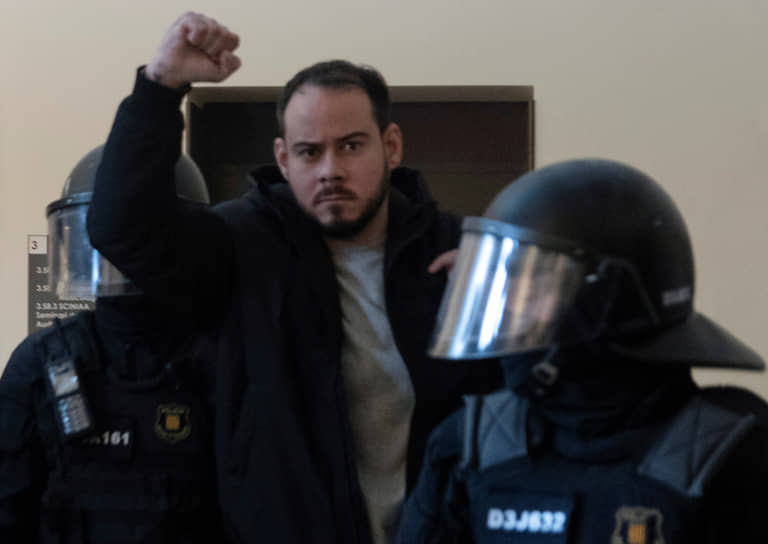 Испанский рэпер Пабло Асель во время задержания в Университете Льейды 