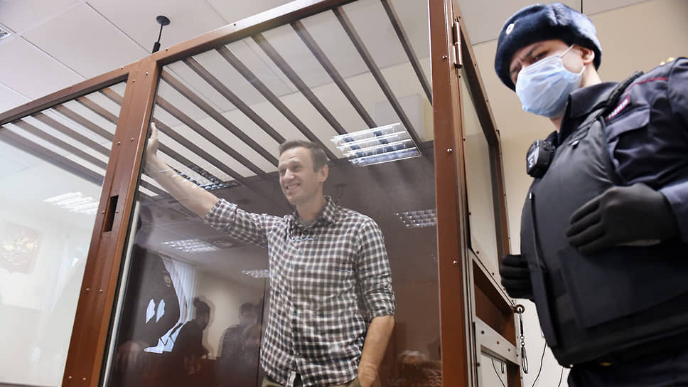 Алексей Навальный отправится в колонию и заплатит штраф