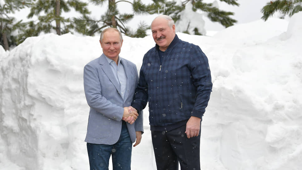 Александр Лукашенко заявил, что они провели с Владимиром Путиным «серьезные переговоры в обычной одежде»