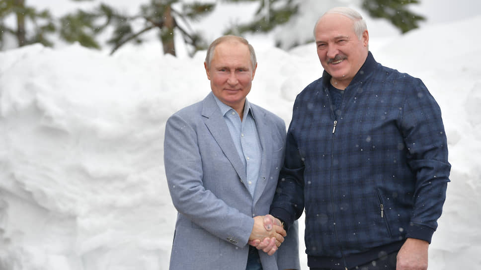 Александр Лукашенко заявил, что они провели с Владимиром Путиным  «серьезные переговоры в обычной одежде»