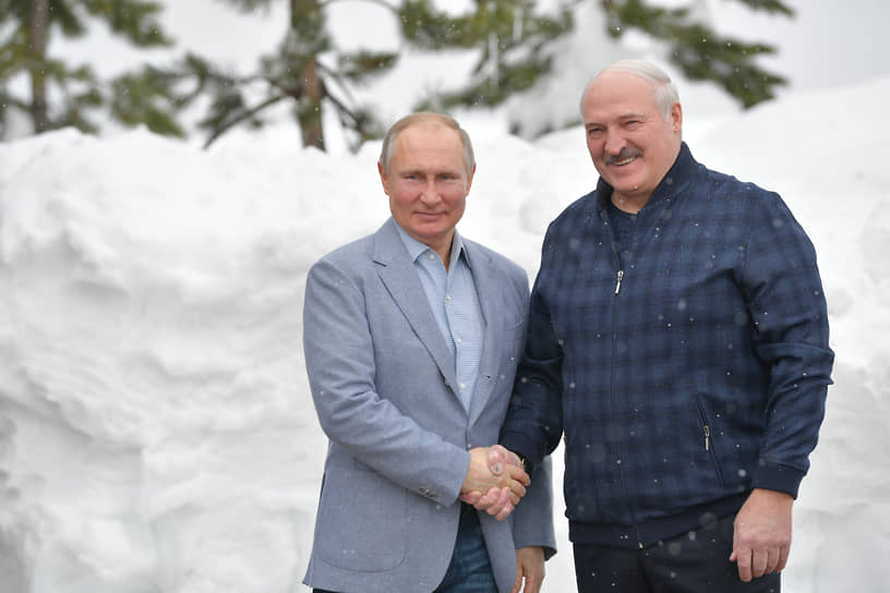 Александр Лукашенко заявил, что они провели с Владимиром Путиным  «серьезные переговоры в обычной одежде»