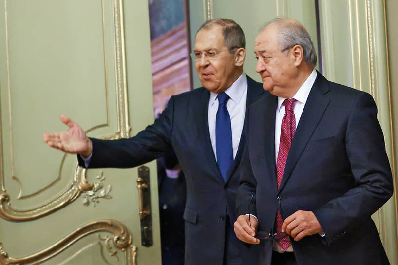 Министр иностранных дел России Сергей Лавров (слева) и министр иностранных дел Узбекистана Абдулазиз Камилов