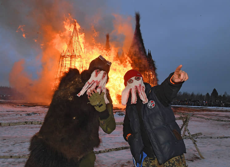 Сожжение замка «Короналюдоеда» в арт-парке «Никола-Ленивец»