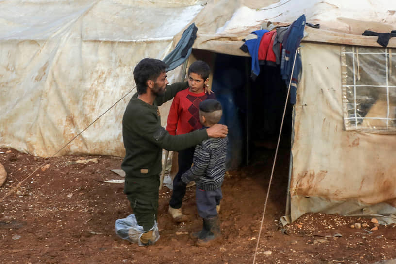 Лагерь для беженцев возле сирийско-турецкой границы