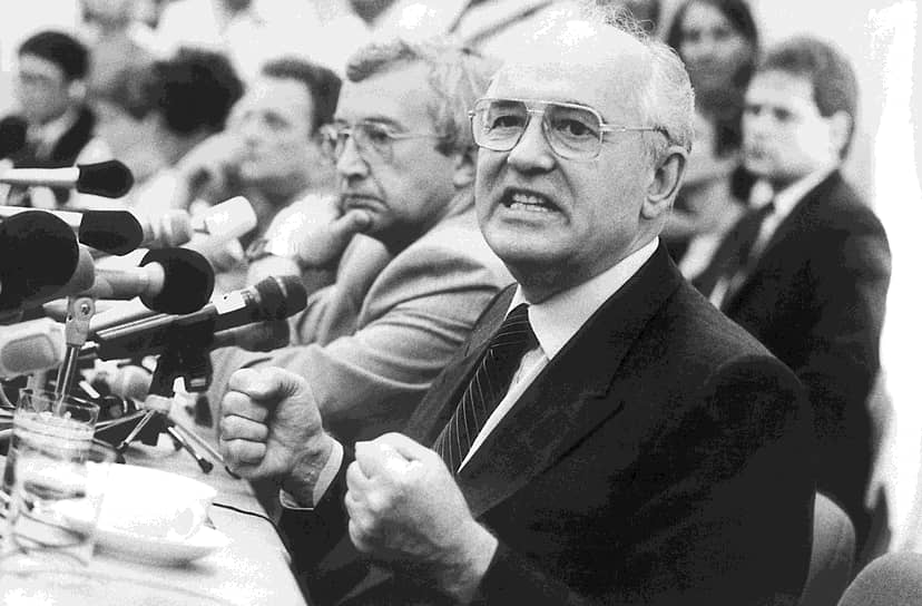 Президент СССР Михаил Горбачев назовет распад Советского Союза нарушением воли народа, так как большинство граждан проголосовали на референдуме за его сохранение