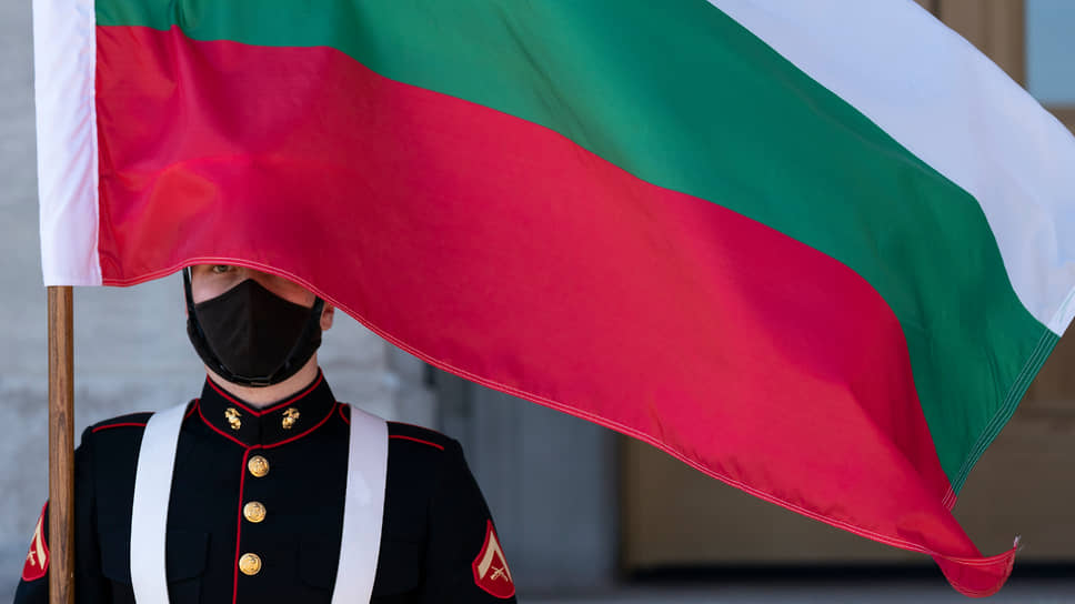 Почему двух российских дипломатов высылают из Болгарии