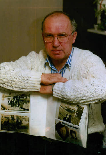 Джон Кингстон обнаружил старые фотографии Станислава Хшановского. На одной из них он позирует в униформе Белорусской вспомогательной полиции, которую сформировали нацисты