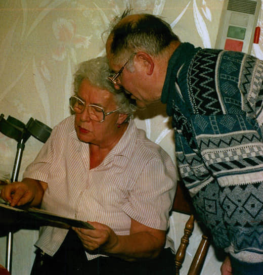 Мать Джона Кингстона Барбара познакомилась с обаятельным поляком Станиславом Хшановским в 1954 году в Бирмингеме, после чего стала его женой
