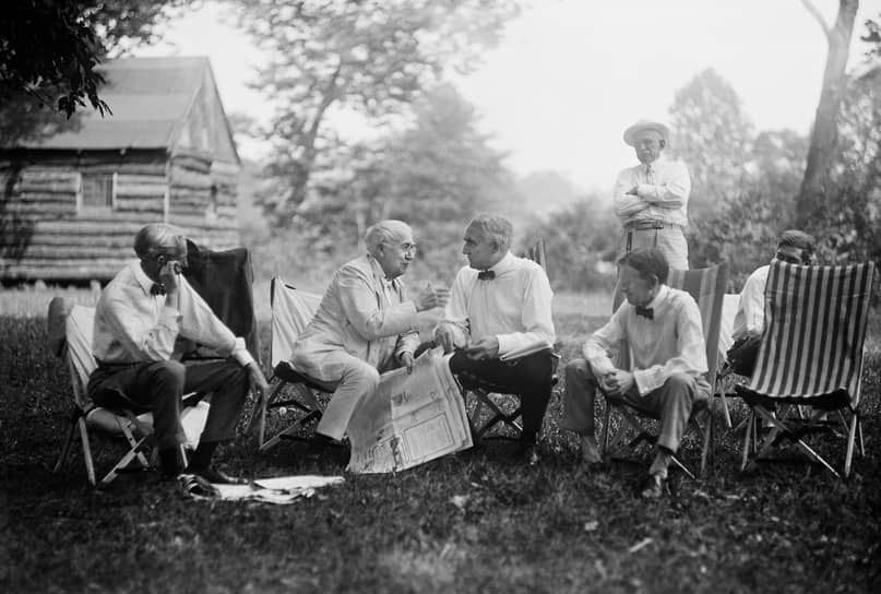 Президент Гардинг интересовался передовыми технологиями. Слева направо: Генри Форд, Томас Эдисон, Уоррен Гардинг, Гарви Файрстоун
