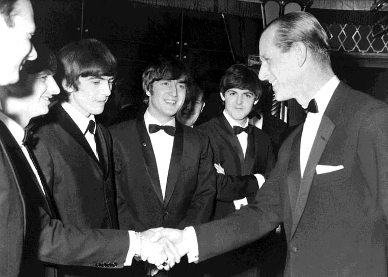Принц Филипп и участники группы «Битлз» 23 марта 1964 года