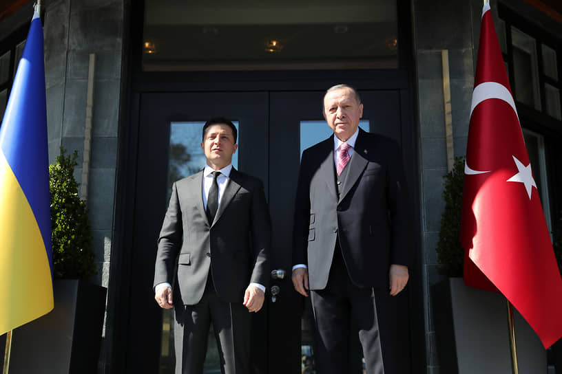 Президент Украины Владимир Зеленский (слева) и президент Турции Реджеп Тайип Эрдоган