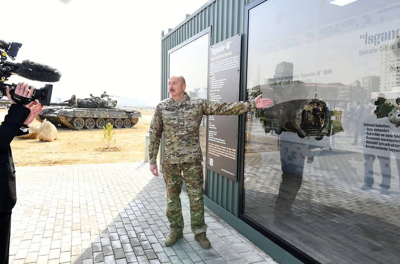 Президент Азербайджана Ильхам Алиев в Парке военных трофеев в Баку