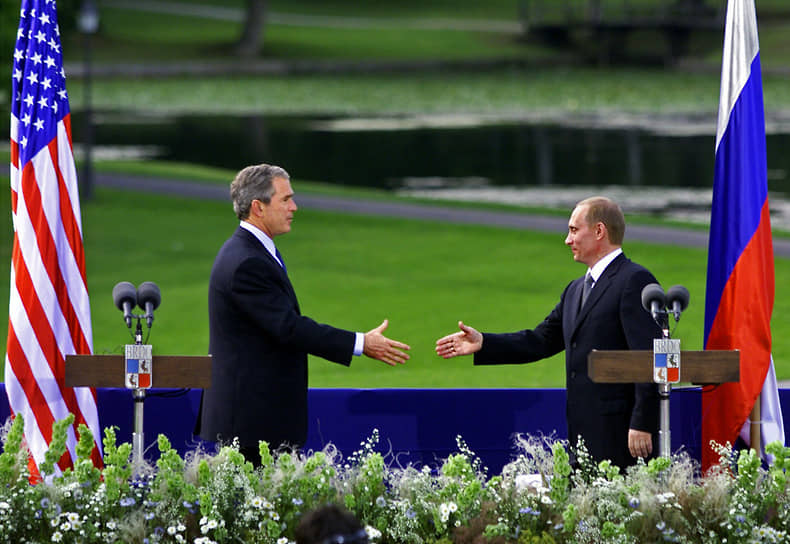 Новый саммит не будет повторением и Любляны, когда в 2001 году президент США Джордж Буш-младший (слева) увидел в глазах лидера России Владимира Путина «русскую душу»