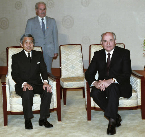Президент СССР Михаил Горбачев (справа) и император Японии Акихито 