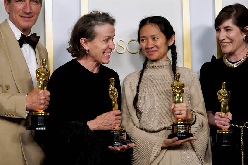 Команда фильма «Земля кочевников» получила «Оскар» за лучший фильм