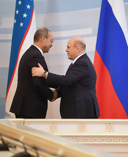 Премьер-министр России Михаил Мишустин (справа) и премьер-министр Узбекистана Абдулла Арипов