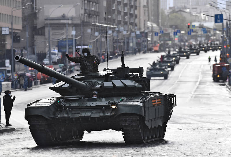 Проезд военной техники по улицам Москвы