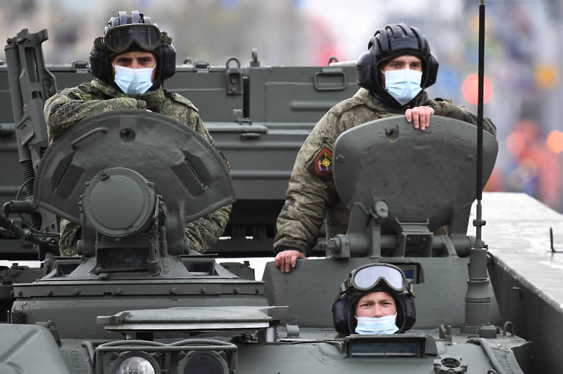 Проезд военной техники по улицам Москвы