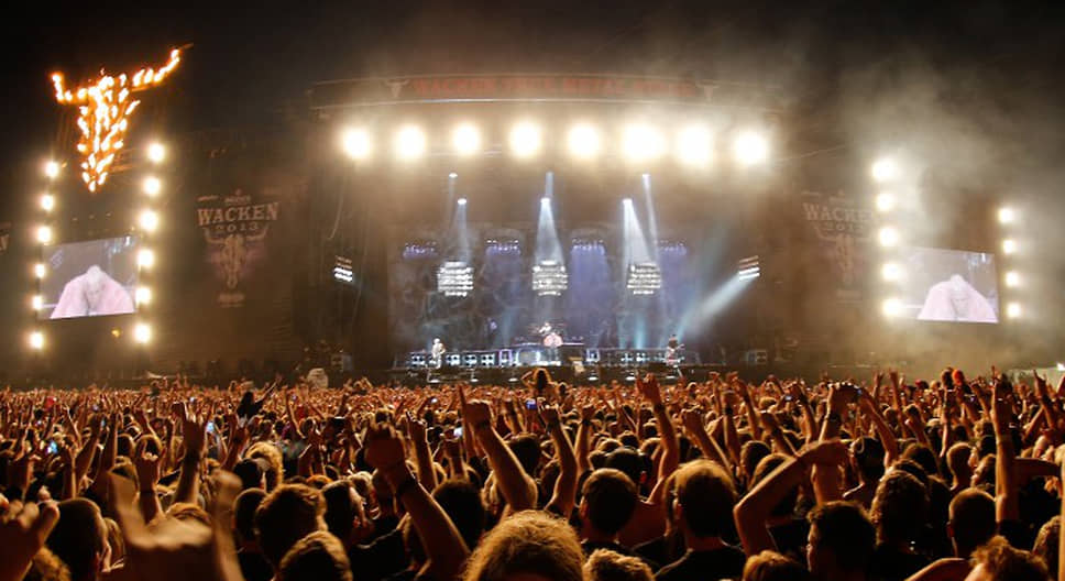 Выступление Rammstein на рок-фестивале Wacken Open Air в Германии в августе 2013 года