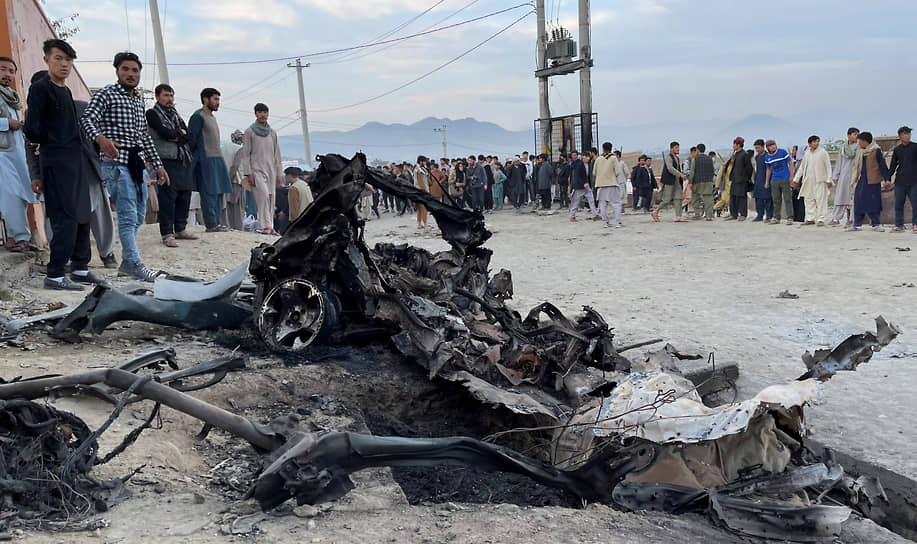Взрыв начиненной взрывчаткой машины, припаркованной возле школы для девочек в Кабуле, унес жизни 68 человек, большинство из них — школьницы