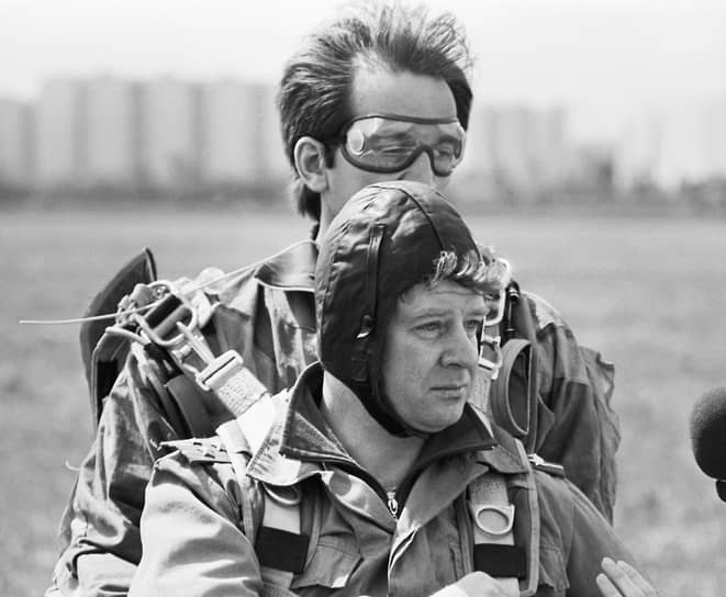 Одним из самых авторитетных ветеранских объединений в стране долгое время был Российский фонд инвалидов войны в Афганистане (РФИВА), основанный 18 мая 1991 года ветеранами Валерием Радчиковым (на переднем плане фото) и Ильясом Сафиным 
