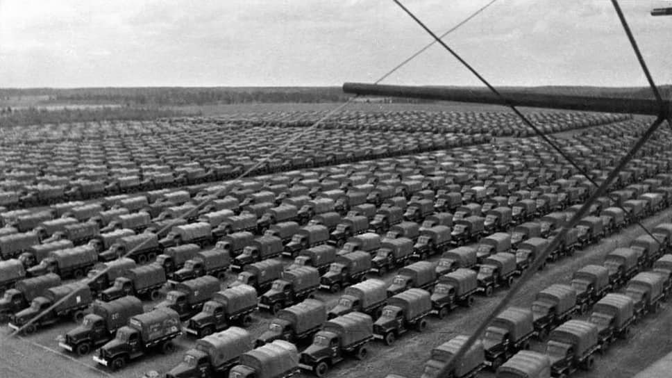 Американские автомобили, доставленные в СССР, 1942 год. Архив журнала «Огонёк»