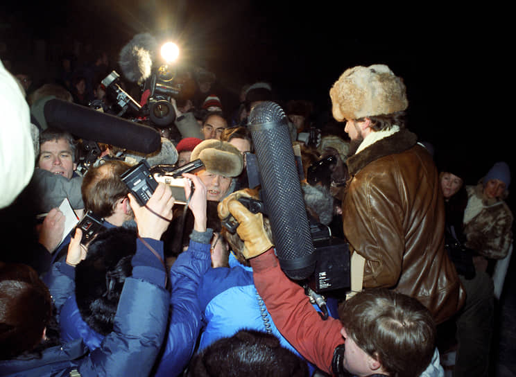 Триумфальное возвращение академика Сахарова в Москву. 23 декабря 1986 года